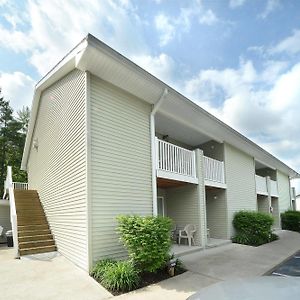 Studio Motel Of เลคจอร์จ Exterior photo