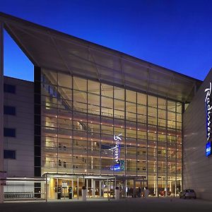 Radisson Blu Hotel London Stansted Airport สแตนสเต็ด เมาท์ฟิทเช็ต Exterior photo