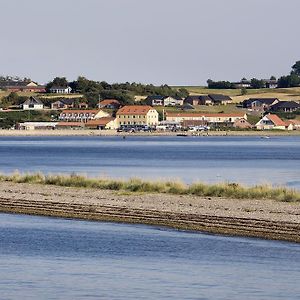 Hvalpsund Faergekro Hotel Exterior photo