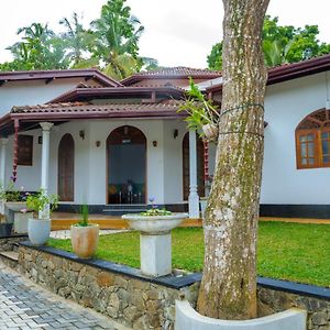 Villa Kumana - Unawatuna กอลล์ Exterior photo
