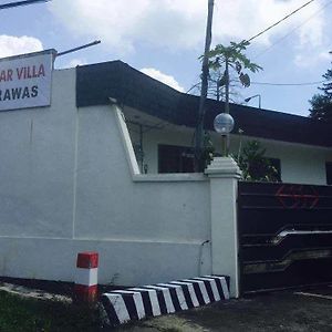 Sinar Express Villa ตราวาส Exterior photo