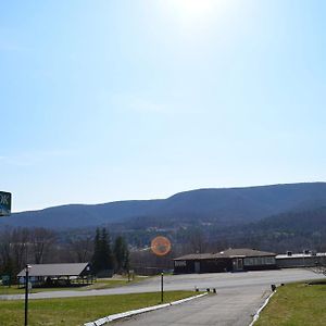 Ladd Brook Inn Pownal Exterior photo