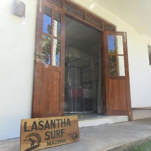 Lasantha Surf, Madiha มาตารา Exterior photo