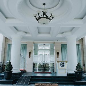 อทิวังซา โฮเต็ล แอนด์ คอนเวนชั่น ฮอลล์ Hotel Surakarta  Exterior photo