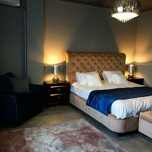 Rubio Residence - Accmonia Luxury Apartment อาราด Exterior photo