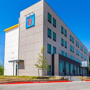 Studio 6 Austin Airport Hotel Exterior photo