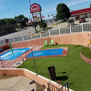 บรอดเวย์ อินน์ แยงค์ตัน Motel Yankton Exterior photo