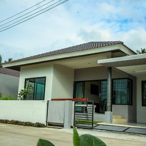 Specious Vacation Dia House 8 Minutes To Pristine Beach Taling Ngam  Exterior photo