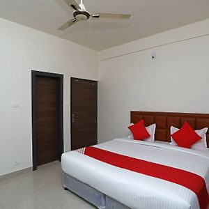 Oyo 23251 Prime Residency Hotel บูบันเนสชวาร์ Exterior photo