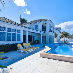 La Mouette Cable Beach Bahamian Villa แนสซอ Exterior photo