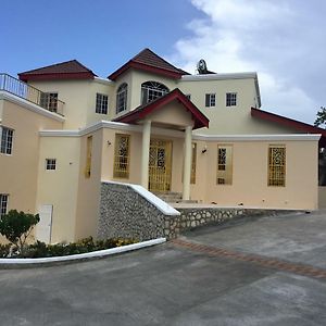 Cool Breeze Discovery Bay Hotel Exterior photo