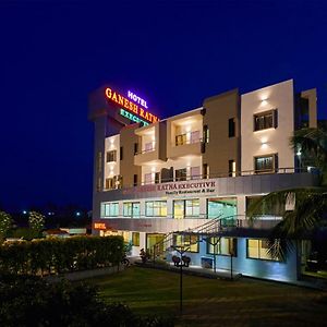 Hotel Ganeshratna Executive โกลฮาปูร์ Exterior photo