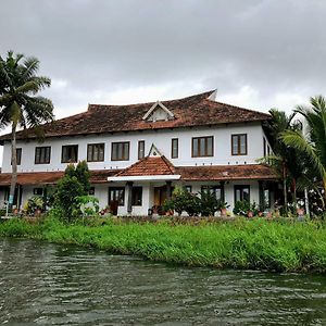 อยานา โฮมสเตย์ Alappuzha Exterior photo