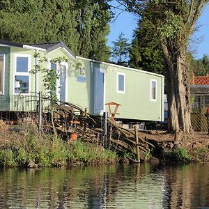 Marshlands Lakeside Nature Retreat Villa Barton-upon-Humber Exterior photo