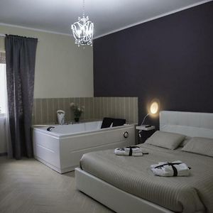 Il Centro Short Lets Bed & Breakfast Valguarnera Caropepe Exterior photo