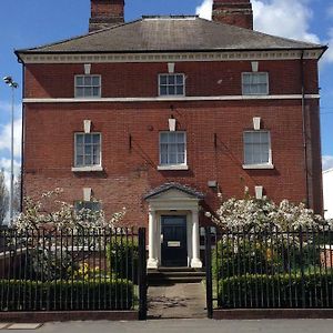 Peel House Apartments Burton-upon-Trent Exterior photo