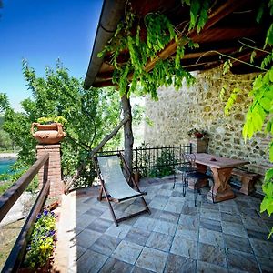 Agriturismo Palazzo Conti A Guest House ปีเอนซา Exterior photo