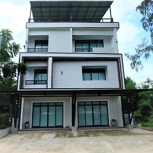 Rublom Chomview Pranburi Aparthotel บ้านหนองเสือ Exterior photo