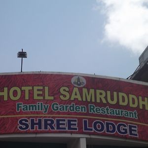 Samruddhi And Shree Inn Lodge ปูเน่ Exterior photo