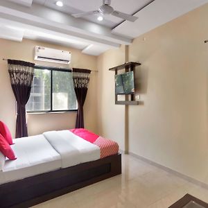 Oyo 11576 Hotel Krishna Regency Pimpri-Chinchwad Exterior photo