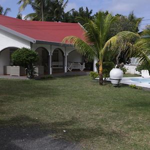 Le Grand Cacatoie Villa บลู เบย์ Exterior photo