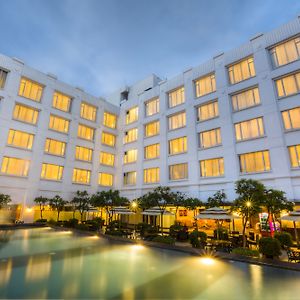 ราดาห์ รีเจนท์ Hotel บังกาลอร์ Exterior photo