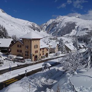 Sust Lodge Am Gotthard ออสปองทาล Exterior photo