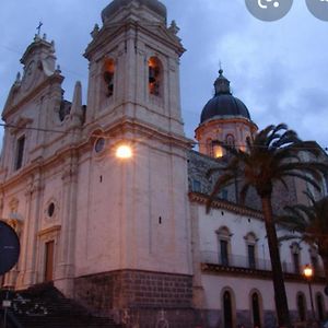 Casa Vacanze San Nicolo Bed & Breakfast Militello in Val di Catania Exterior photo