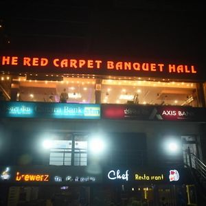 Red Carpet Hotel โคราฆปุระ Exterior photo