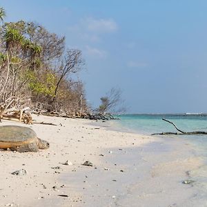 โซเนวา จานี Hotel Manadhoo Exterior photo