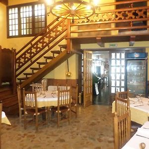 Hostal Restaurante Lujuan Hotel กวาดาลูเป Exterior photo