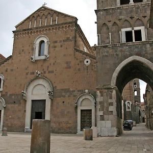 Boutique Hotel Palazzo Dei Vescovi กาแซร์ตาเวคเกีย Exterior photo