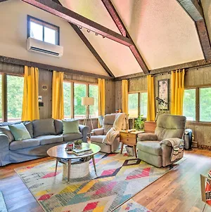 Vibrant Putney Cabin With Fire Pit Hike And Ski! Exterior photo