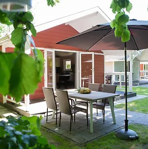 Beautiful Lodge With A Nice Terrace, Located In A Holiday Park In Brabant ออร์สชอท Exterior photo