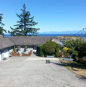 Hammond Bay Oceanside Guesthouse นาไนโม Exterior photo