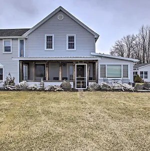 Spacious Sheboygan Home With Grill And Fire Pit! Exterior photo