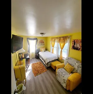 Room In Guest Room - Yellow Rm Dover- Del State, Bayhealth- Dov Base Exterior photo