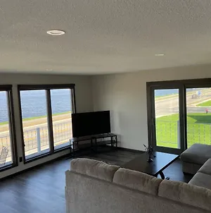 3 Bedroom Condo With Lake Pepin Views With Access To Shared Outdoor Pool Lake City Exterior photo