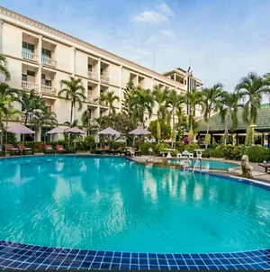 โรงแรมโรมิโอ พาเลซ  Pattaya Exterior photo