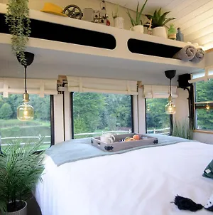 American School Bus Retreat With Hot Tub In Sussex Meadow อัคฟิลด์ Exterior photo