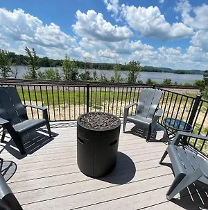 Waterfront Loft With Hot Tub, River View! Fountain City Exterior photo