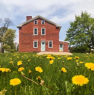 Farmhouse Broad Brook: Comfort & Charm. อีสต์วินด์เซอร์ Exterior photo