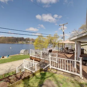 Belding Lakefront Cottage With Boat Dock And Kayaks! Exterior photo