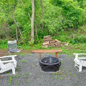 Cozy Holcombe Home With Fire Pit Near Trails! Exterior photo