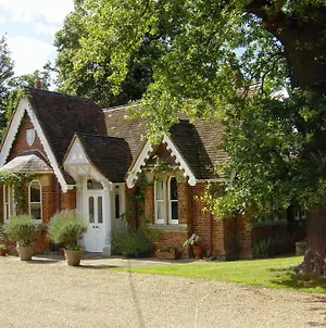 Gorgeous Country Cottage Overlooking Windsor Castle โอลด์วินด์เซอร์ Exterior photo