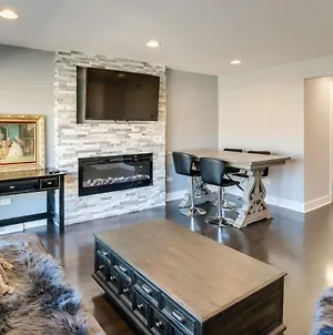 Updated Chicago Vacation Rental With Fireplace! Exterior photo