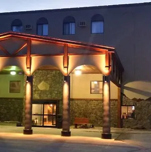 Blackstone Lodge And Suites Lead Exterior photo