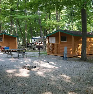 Plymouth Rock Camping Resort Studio Cabin 2 Elkhart Lake Exterior photo