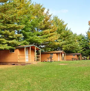 Plymouth Rock Camping Resort One-Bedroom Cabin 6 Elkhart Lake Exterior photo