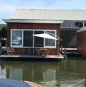 Nice Houseboat With Dishwasher, Close To Amsterdam Uitgeest Exterior photo